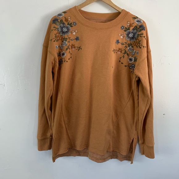 🌛AEO🌛 embroidered muted yellow sweatshirt - Picture 1 of 8